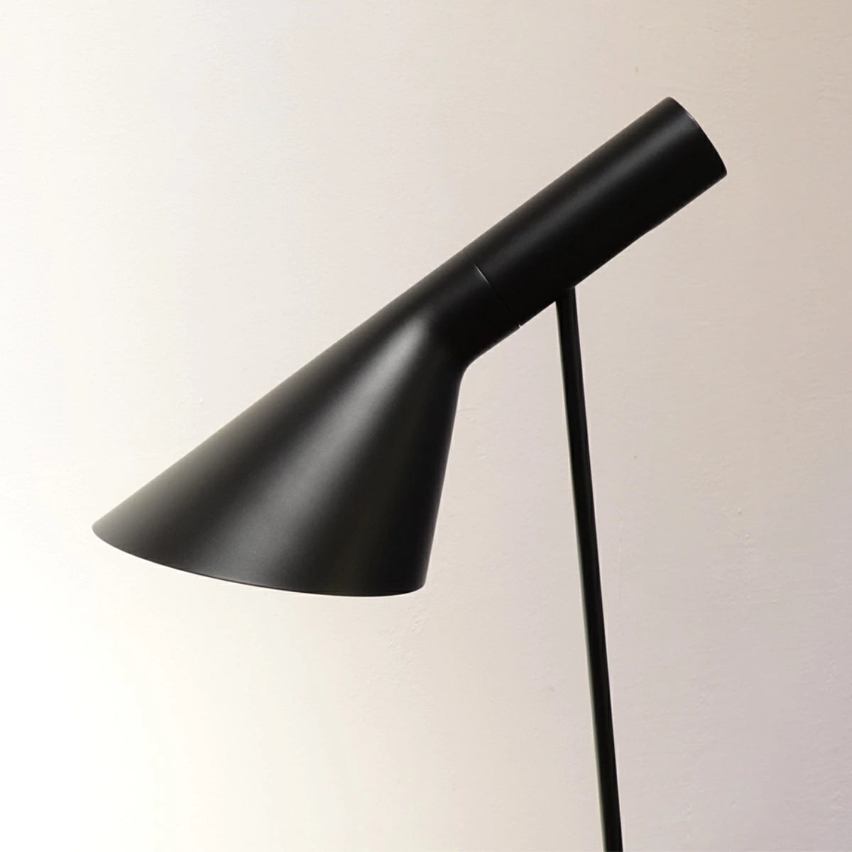 Arne Jacobsen AJ 落地燈 [免運費]